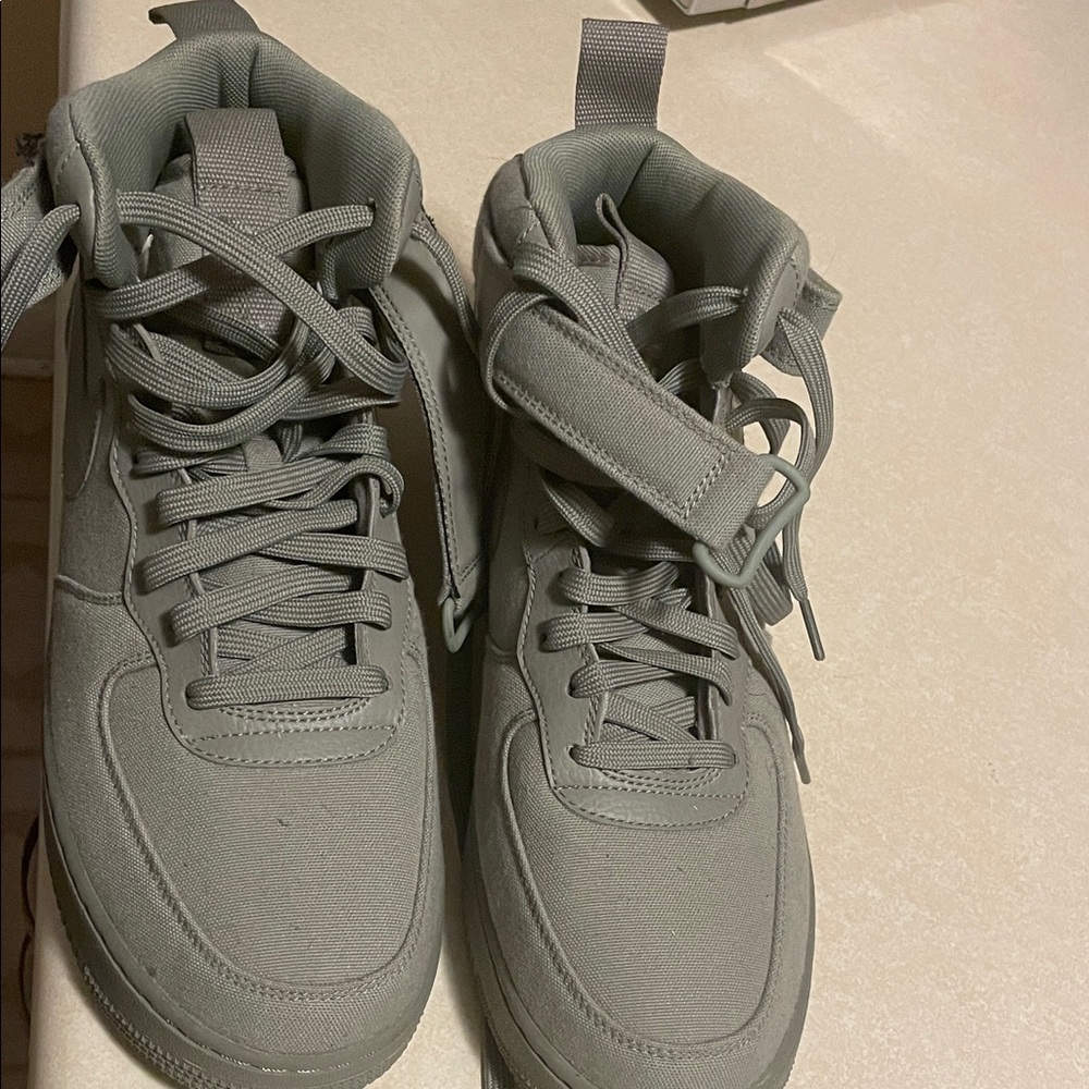 Nike ACG Men's Gray High-Top Sneakers